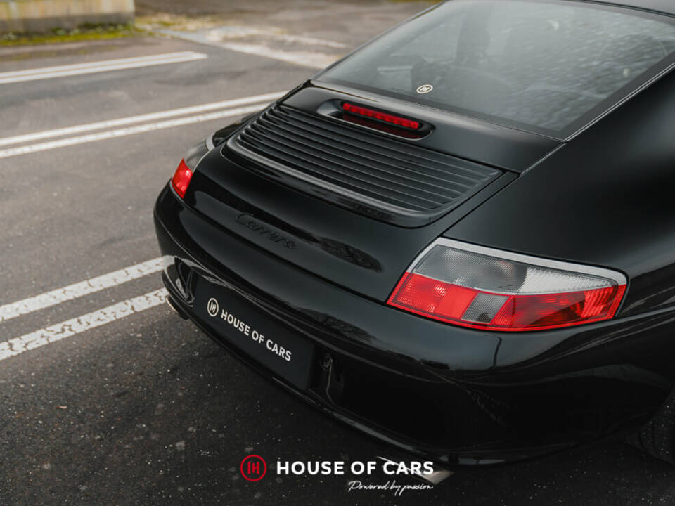 Image 15/39 of Porsche 911 Carrera (2002)