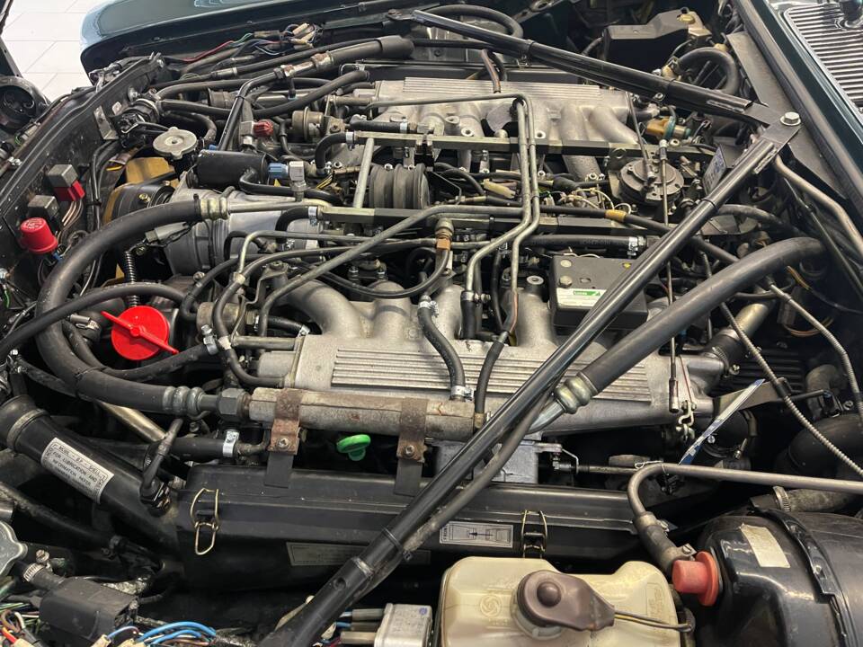 Image 15/18 of Jaguar XJ12 6.0 (1993)