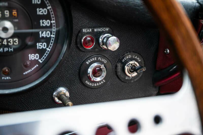 Image 19/39 de Jaguar Type E 4.2 (1966)