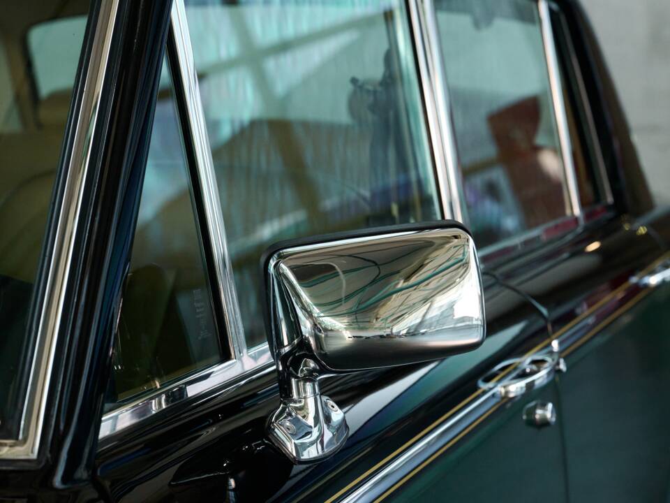 Imagen 9/50 de Rolls-Royce Silver Shadow II (1977)