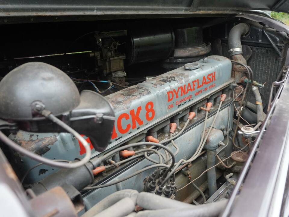 Image 17/20 of Buick 60 Century (1940)