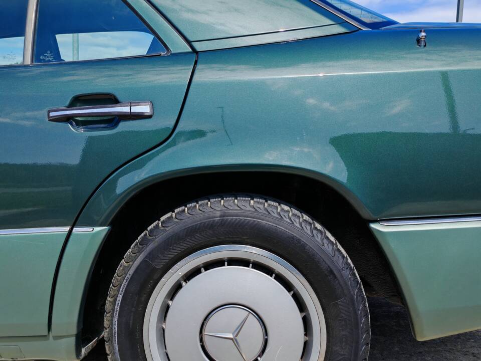 Imagen 15/37 de Mercedes-Benz 200 E (1989)