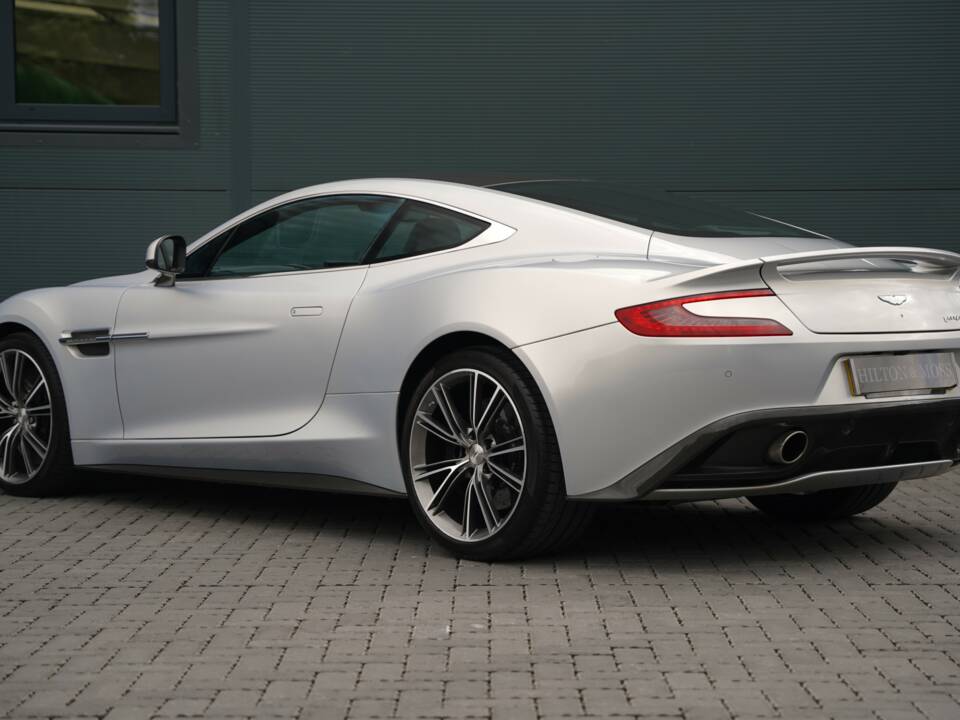 Image 2/50 of Aston Martin Vanquish (2014)