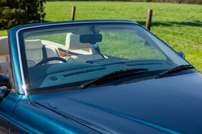 Image 31/50 of Bentley Azure Mulliner (1996)