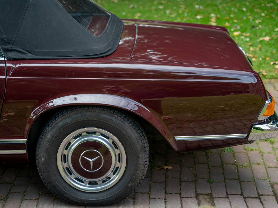 Image 32/59 of Mercedes-Benz 280 SL (1971)