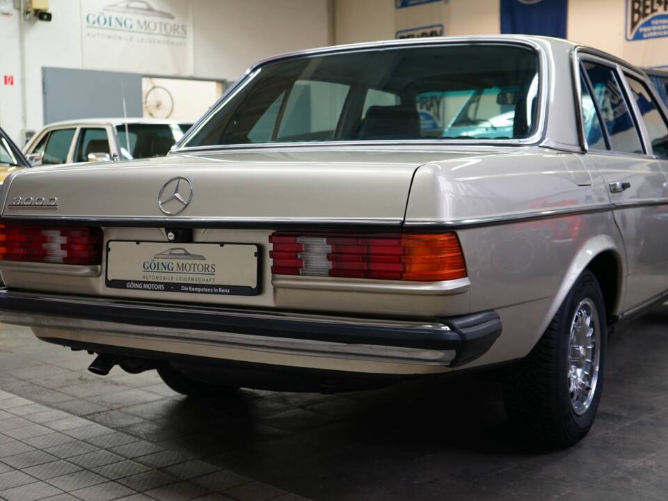 Image 11/31 of Mercedes-Benz 300 D (1982)