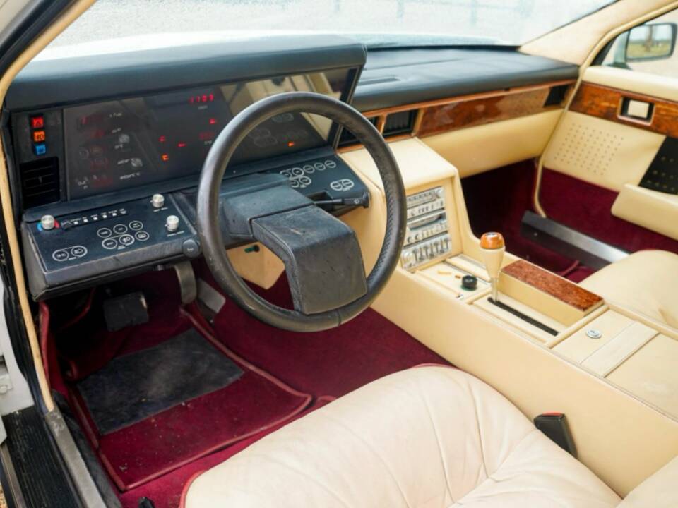 Image 9/28 of Aston Martin Lagonda (1982)
