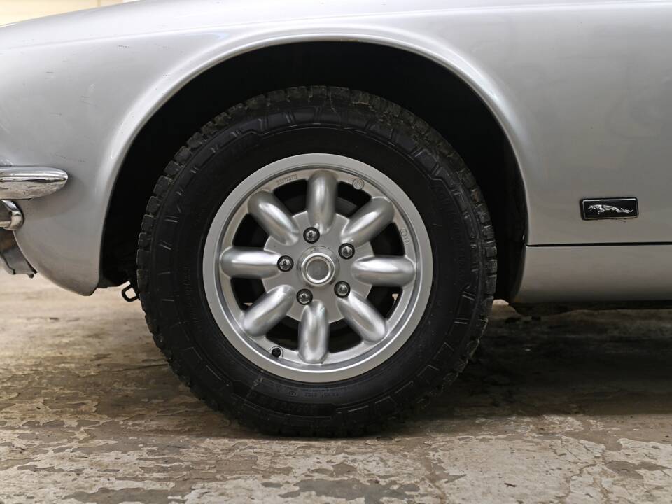 Image 10/26 of Jaguar XJ 6 C 4.2 (1976)
