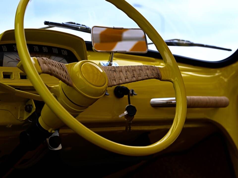 Image 44/45 of FIAT Ghia 500 Jolly (1971)