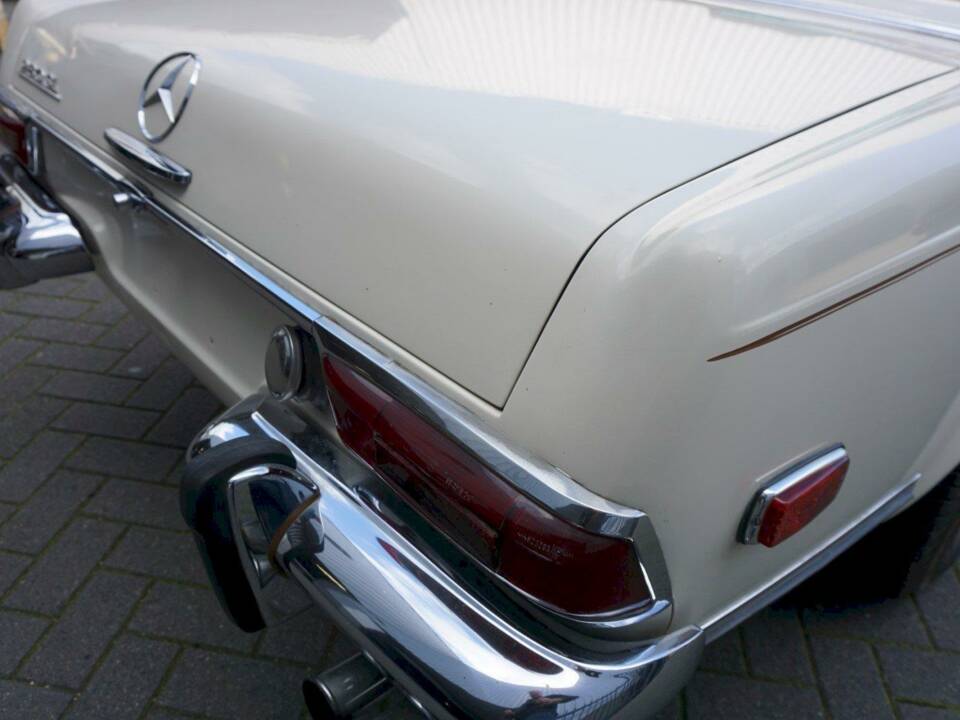 Immagine 15/36 di Mercedes-Benz 280 SL (1969)