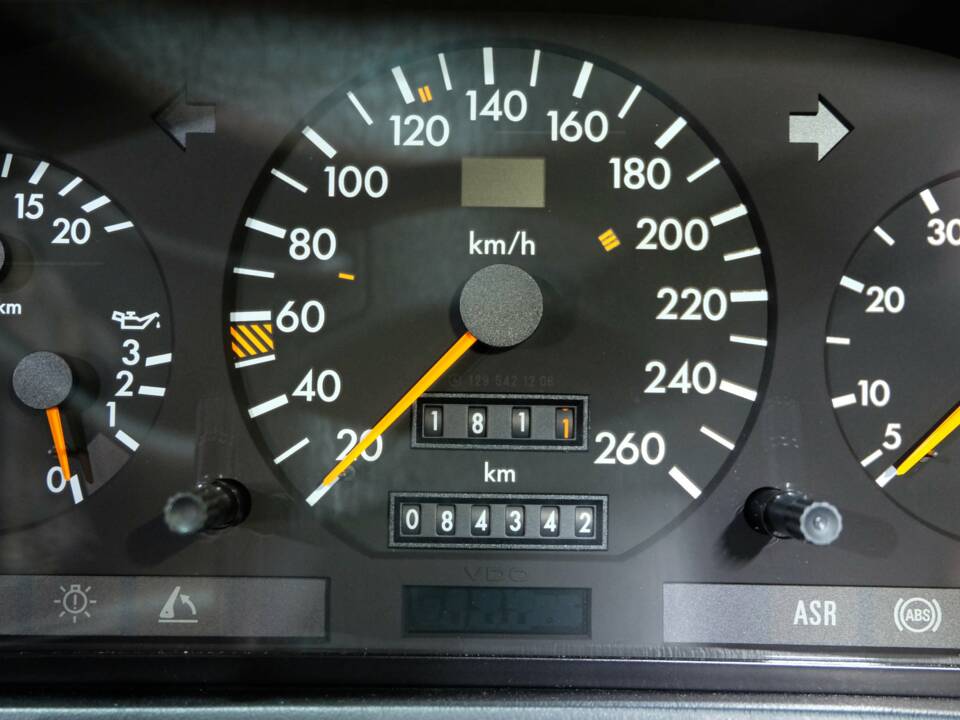 Image 11/51 of Mercedes-Benz 500 SL (1992)