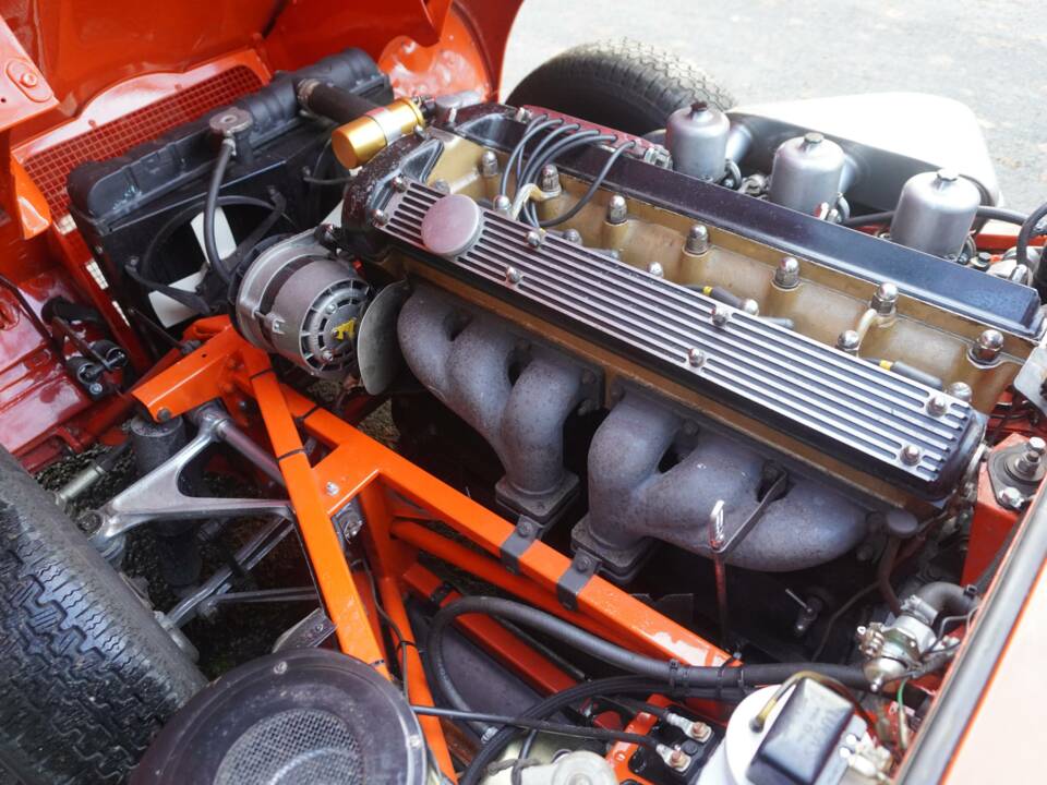 Image 17/18 de Jaguar E-Type (1968)