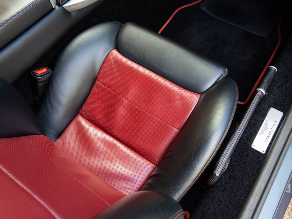 Image 65/92 of Aston Martin V12 Vanquish S (2007)