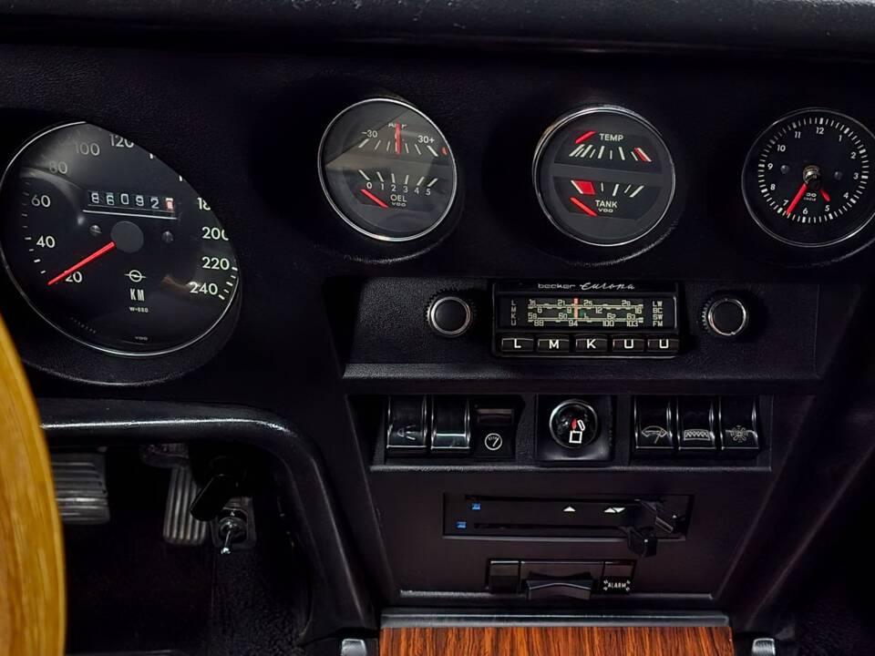 Image 26/34 of Opel GT 1900 (1969)