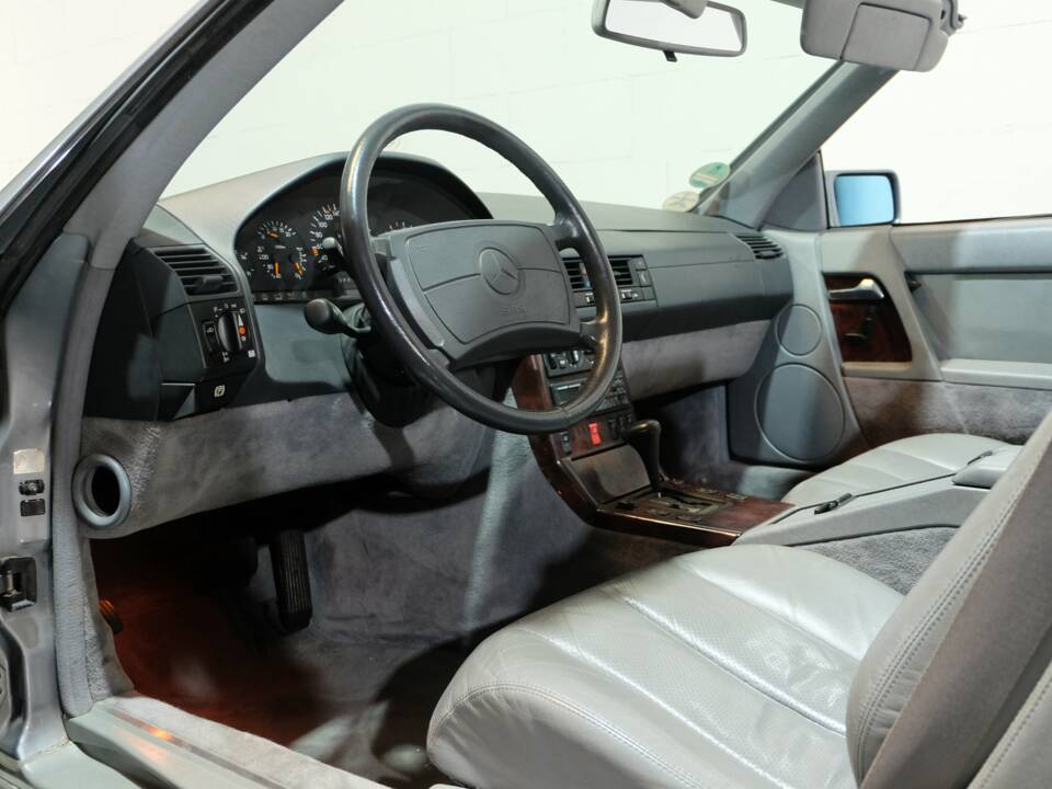 Image 5/34 of Mercedes-Benz 500 SL (1991)