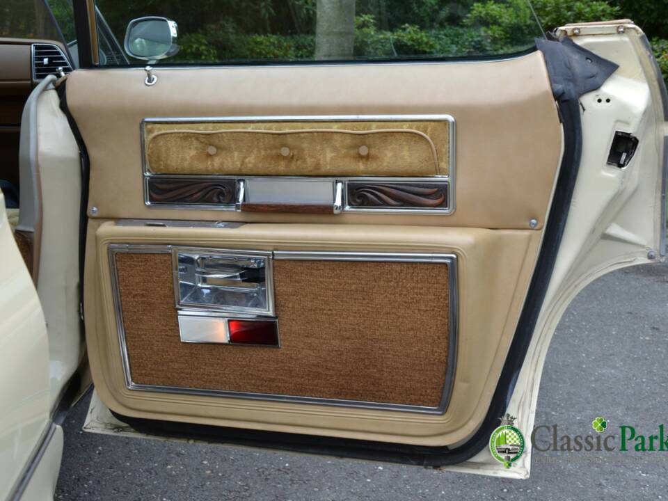 Immagine 15/50 di Buick Electra 225 Hardtop (1976)