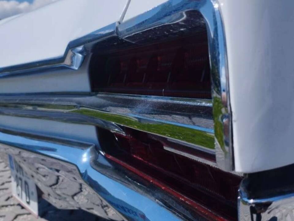 Image 12/23 of Buick Le Sabre Coupe (1966)