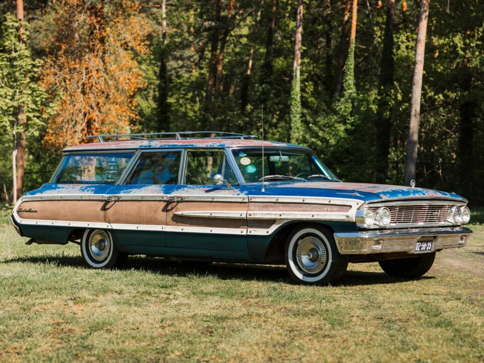 Immagine 4/20 di Ford Country Squire Station Wagon (1964)