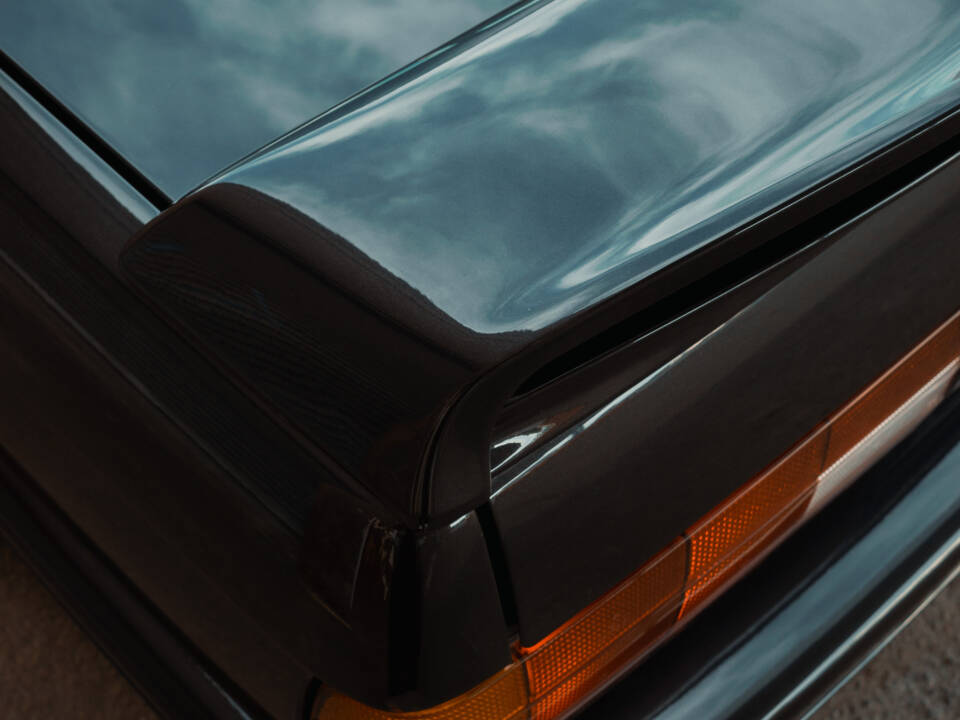 Image 18/42 of BMW 320is (1989)