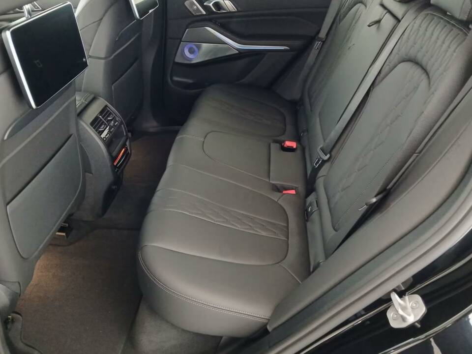 Bild 6/9 von BMW X5 xDrive45e (2022)