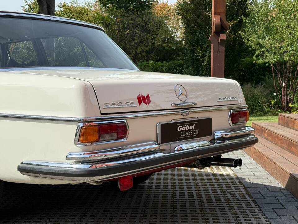 Image 9/54 de Mercedes-Benz 280 SE 3,5 (1970)