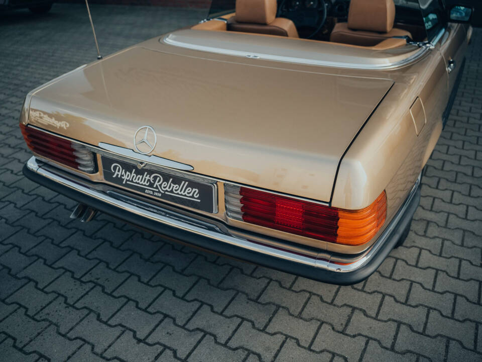 Image 23/99 of Mercedes-Benz 300 SL (1985)