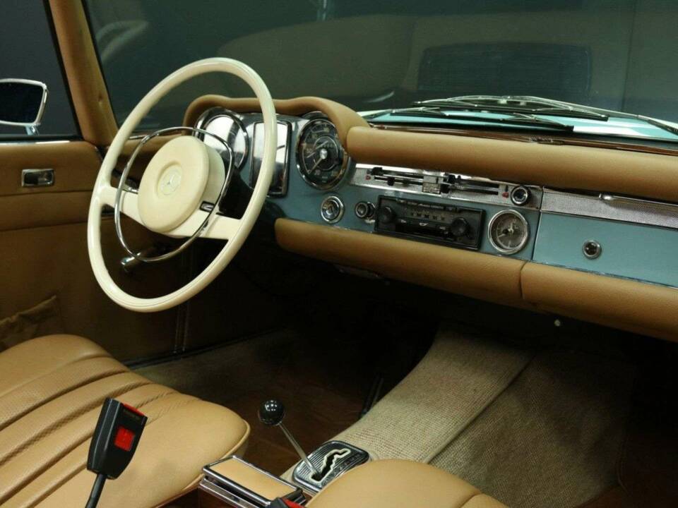 Bild 26/50 von Mercedes-Benz 280 SL (1971)