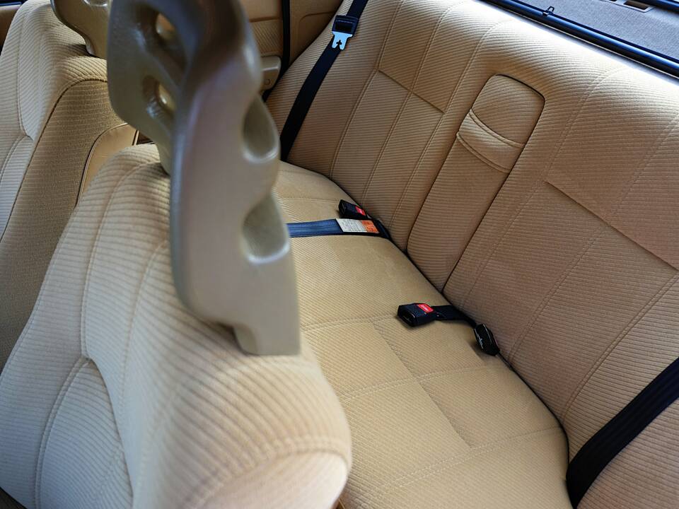 Image 21/75 de Volvo 240 (1986)