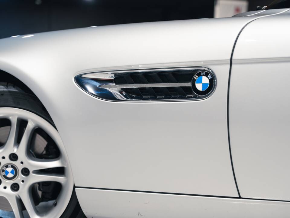 Image 14/41 of BMW Z8 (2002)