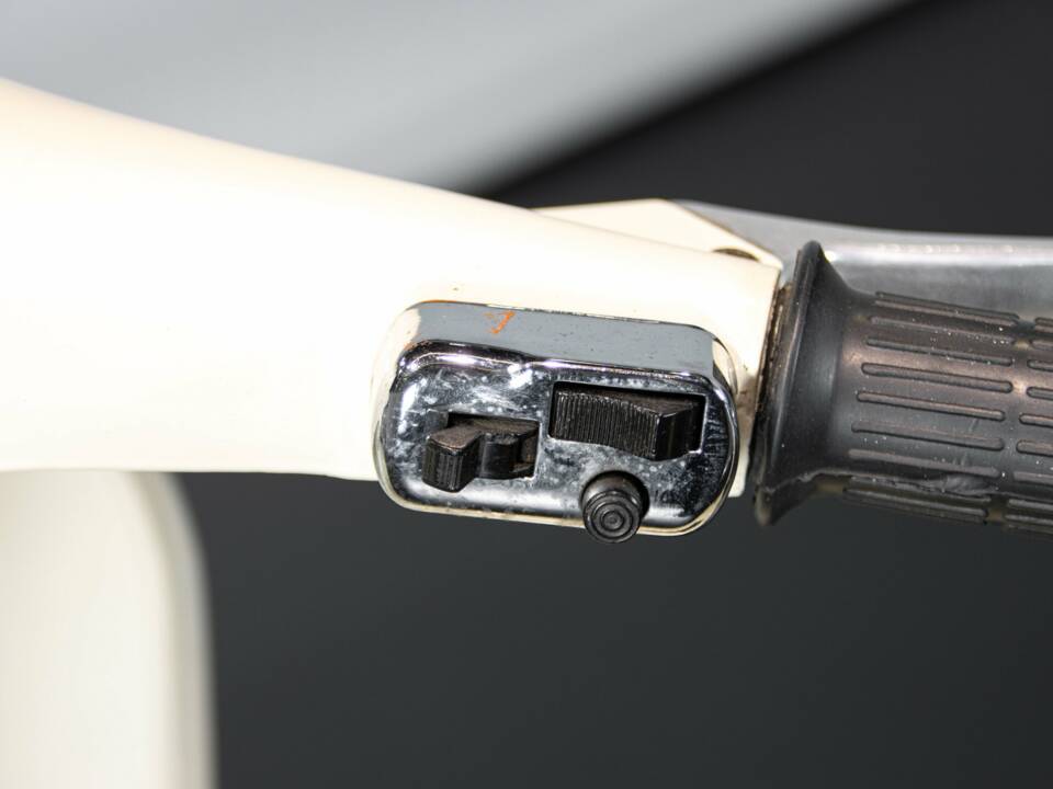 Image 12/33 of Piaggio DUMMY (1982)