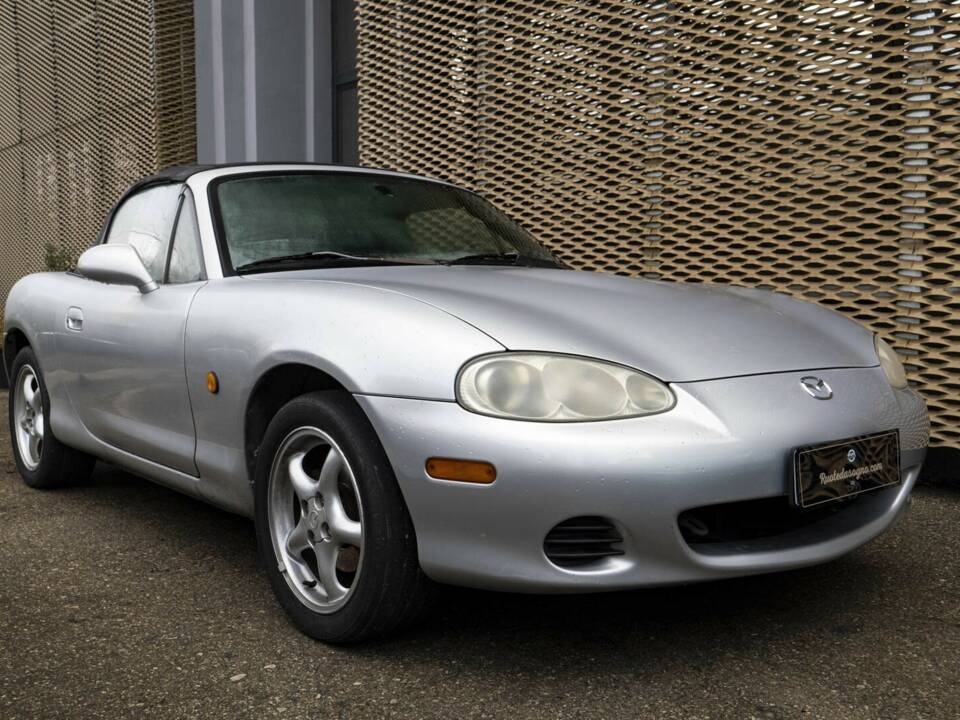 Imagen 2/22 de Mazda MX-5 1.6 (2001)