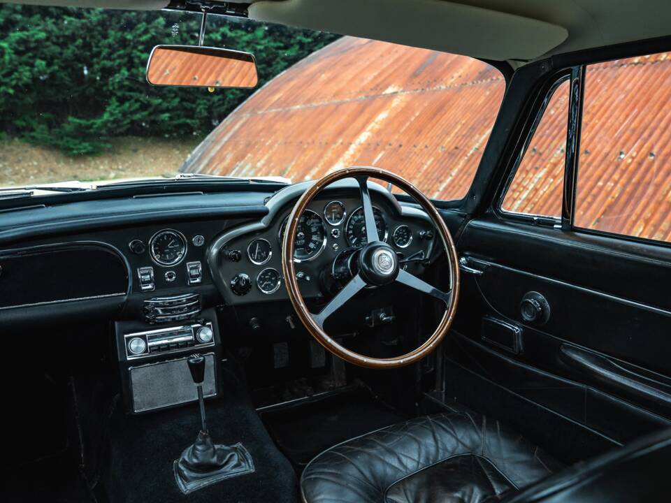 Bild 26/39 von Aston Martin DB 6 (1967)
