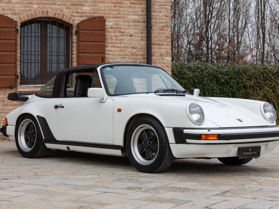 Afbeelding 3/45 van Porsche 911 Carrera 3.2 (WTL) (1988)