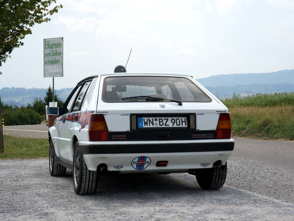 Image 15/47 of Lancia Delta HF Integrale (1988)