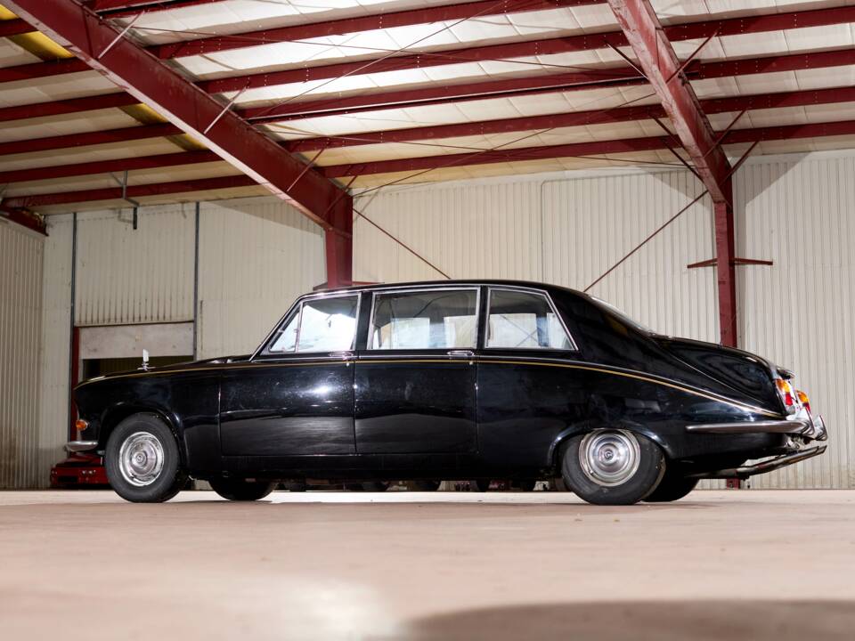 Image 2/70 of Daimler DS 420 (1976)