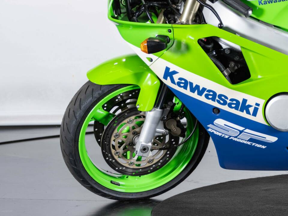 Image 19/40 of Kawasaki ZX-R 400 (1991)