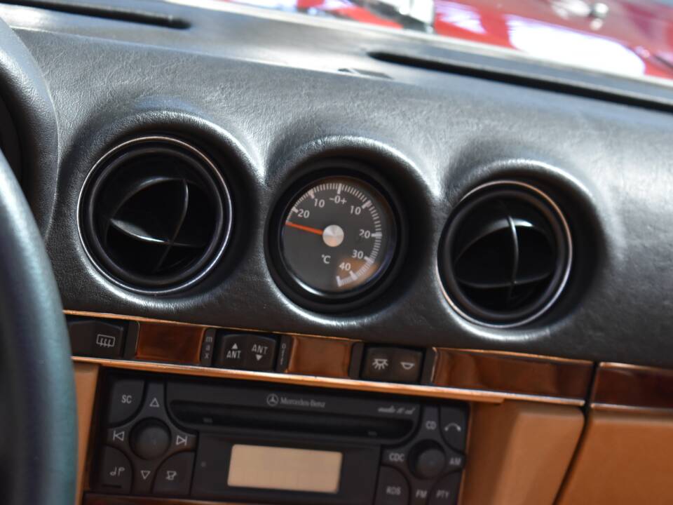 Image 37/94 of Mercedes-Benz 560 SL (1988)