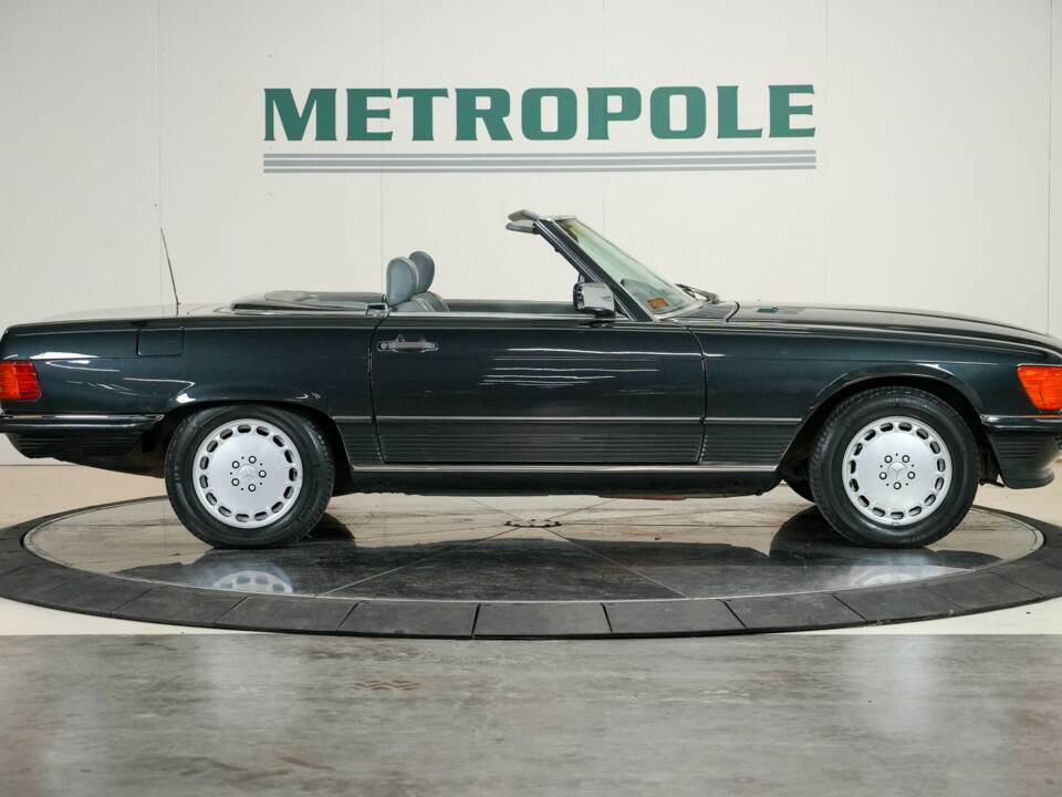 Afbeelding 8/24 van Mercedes-Benz 560 SL (1988)
