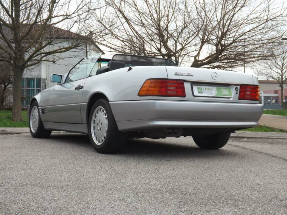 Image 5/50 de Mercedes-Benz 500 SL (1991)