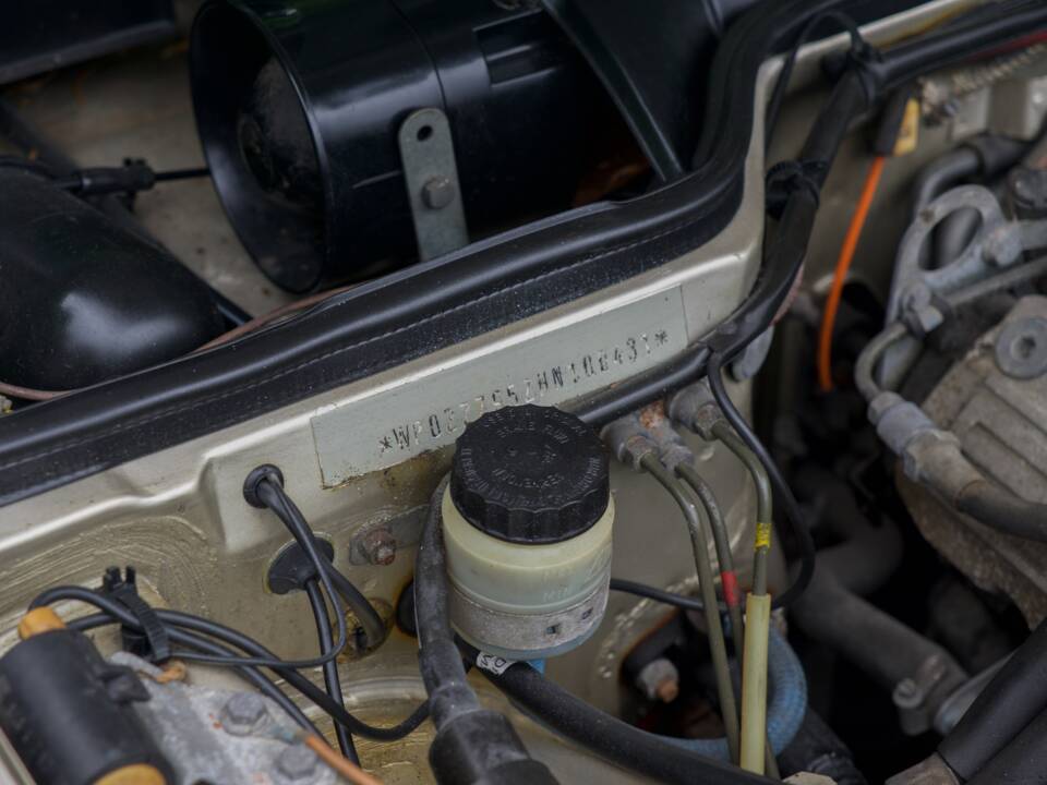 Image 13/24 of Porsche 944 Turbo (1988)