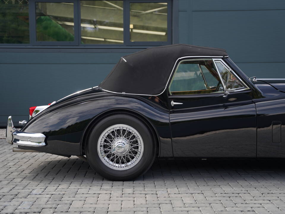 Image 35/50 of Jaguar XK 140 DHC (1956)