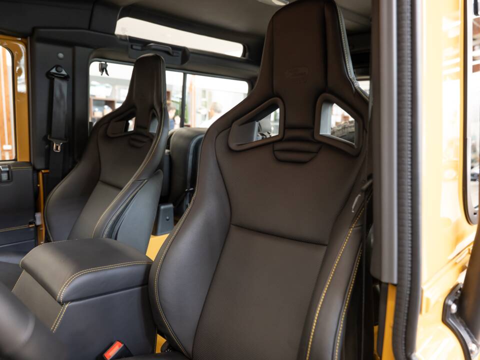 Image 24/47 of Land Rover Defender 90 Works V8 (2013)