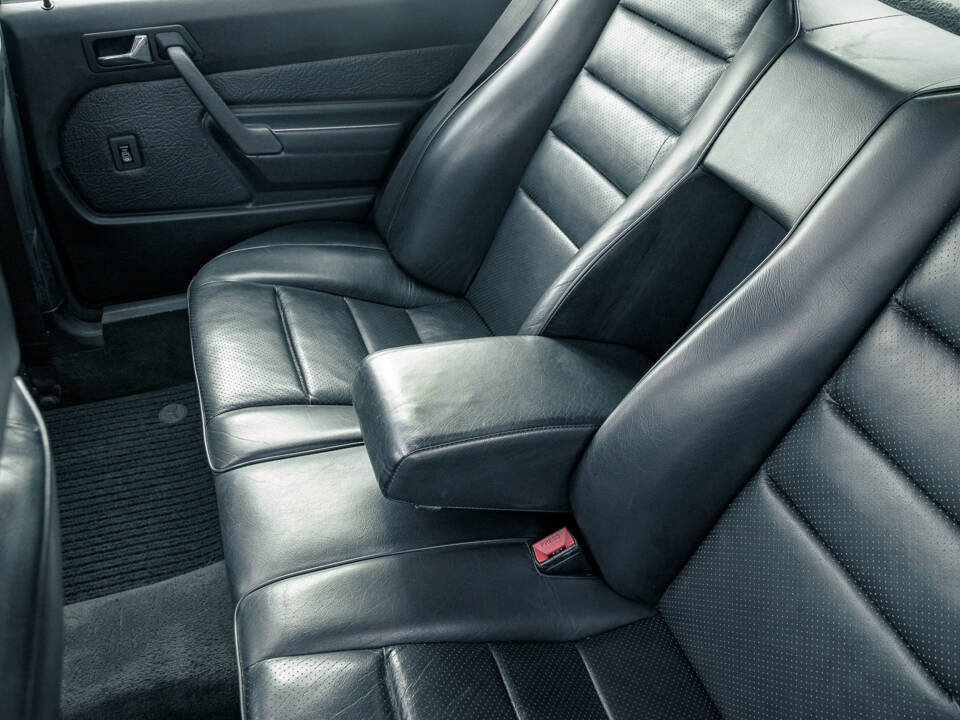 Imagen 40/51 de Mercedes-Benz 190 E 2.5-16 Evolution II (1991)