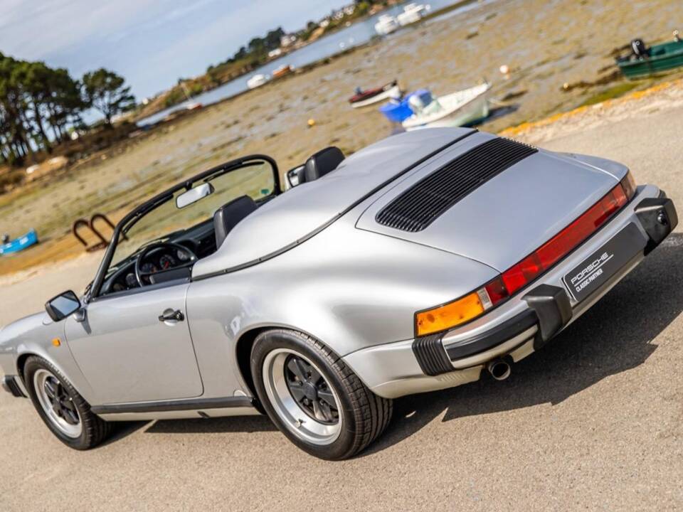 Image 25/132 of Porsche 911 Speedster 3.2 (1989)