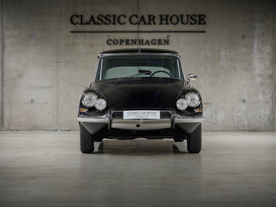 Image 2/97 of Citroën DS 20 Chapron (1972)