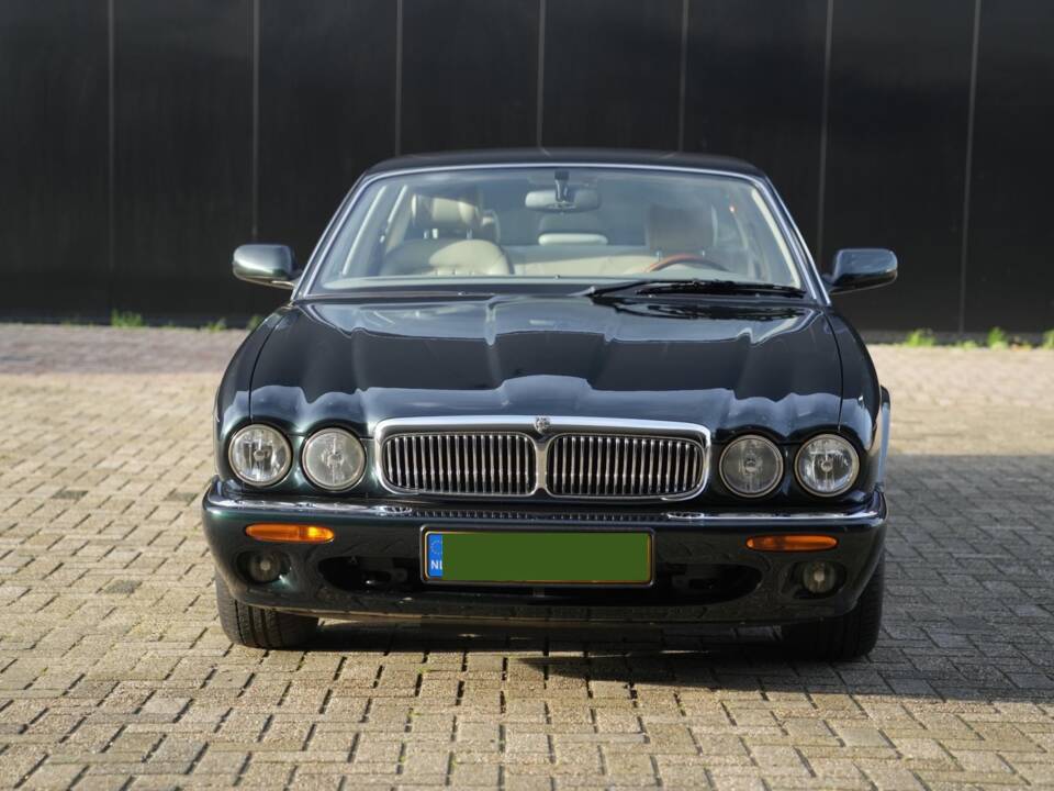 Image 6/30 of Jaguar XJ6 3.2 Sovereign (1997)