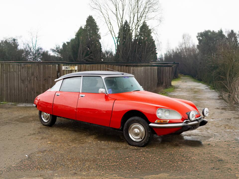 Image 11/24 de Citroën DS 20 A (1973)