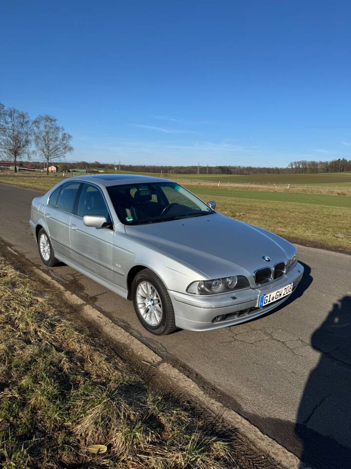 Bild 2/75 von BMW 540i (2001)