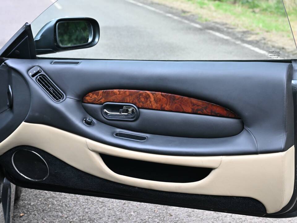 Image 30/50 de Aston Martin DB 7 Vantage (2002)