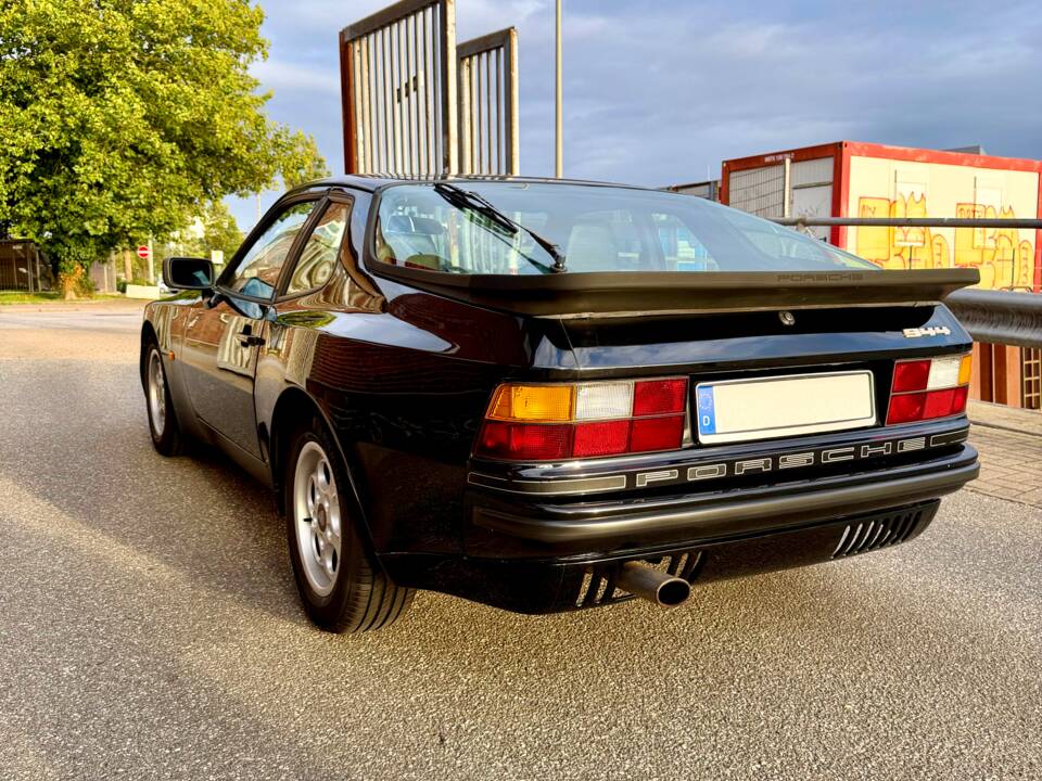 Image 7/18 of Porsche 944 (1986)